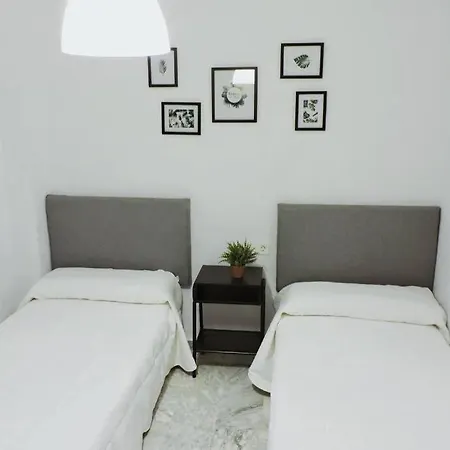 Cozy 2 Bedroom Apartment. Parking Included. Apartment