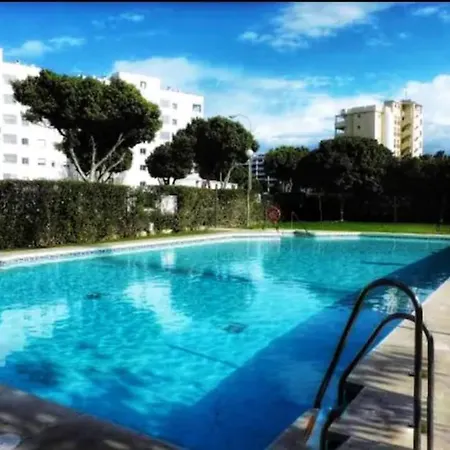 Cozy 2 Bedroom Apartment. Parking Included. Apartment *